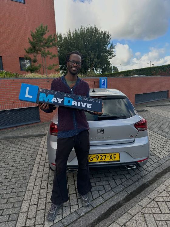 Geslaagde leerling van Rijschool Maydrive – Rijbewijs B