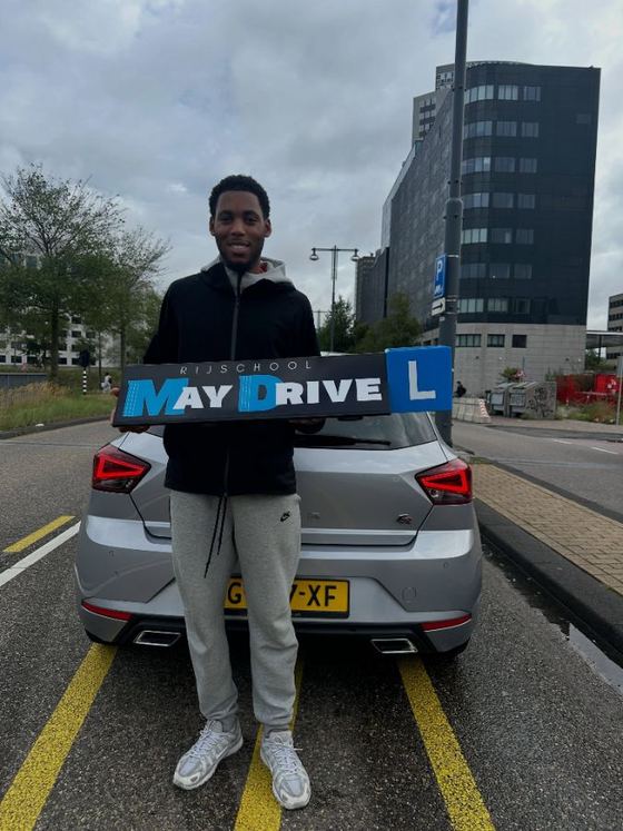 Geslaagde leerling van Rijschool Maydrive – Rijbewijs B