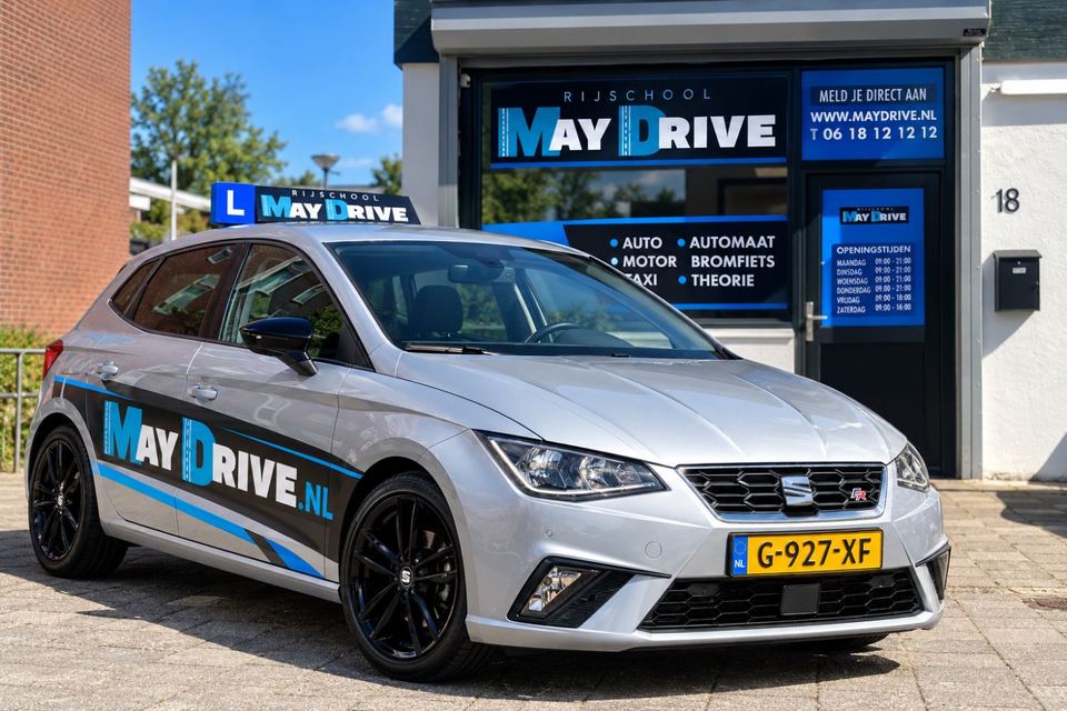 Lesauto van Rijschool Maydrive voor de vestiging in Amsterdam